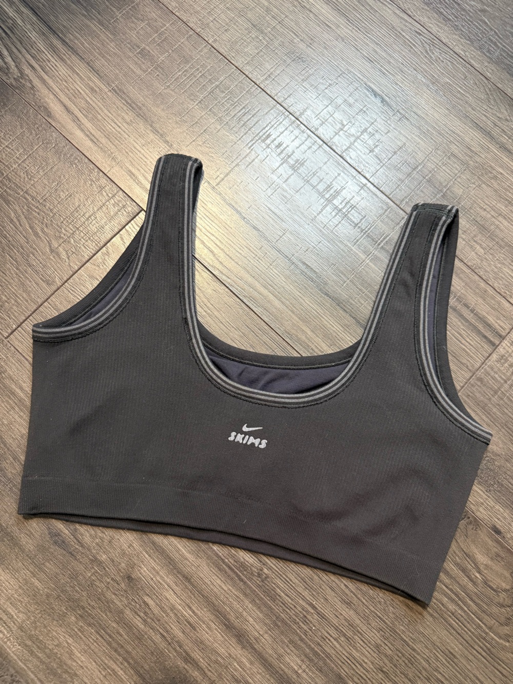 NikeSkims | Ribbed Sports Bra - Picture 2 of 3